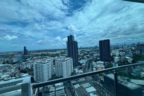 Studio dans le Condo à Watthana, Bangkok, Thaïlande  № 169260 - photo 2