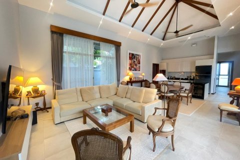 Villa in Phuket, Thailand 4 bedrooms № 147604 - photo 1