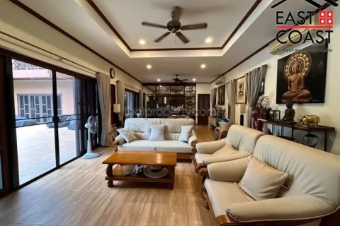 Casa de 5 dormitorios en Pattaya, Tailandia № 213416 - foto 12