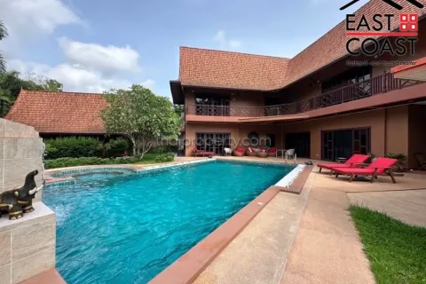 Casa de 5 dormitorios en Pattaya, Tailandia № 213416 - foto 2