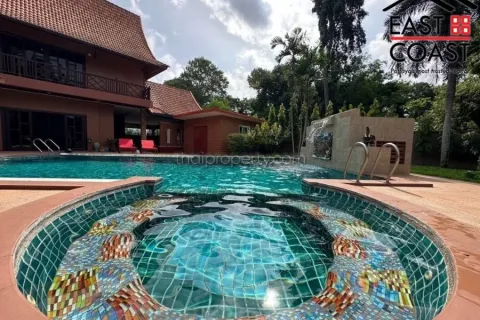 Casa de 5 dormitorios en Pattaya, Tailandia № 213416 - foto 4