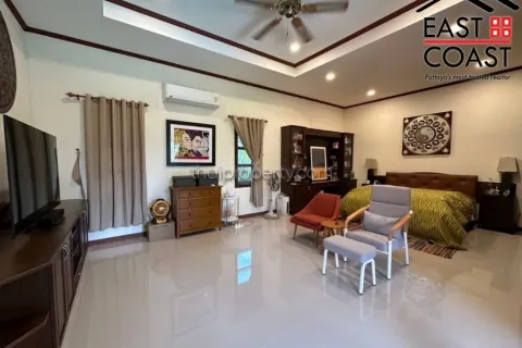 Casa de 5 dormitorios en Pattaya, Tailandia № 213416 - foto 10