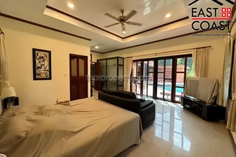 Casa de 5 dormitorios en Pattaya, Tailandia № 213416 - foto 24