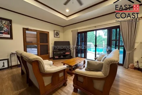 Casa de 5 dormitorios en Pattaya, Tailandia № 213416 - foto 20