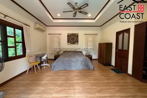Casa de 5 dormitorios en Pattaya, Tailandia № 213416 - foto 29