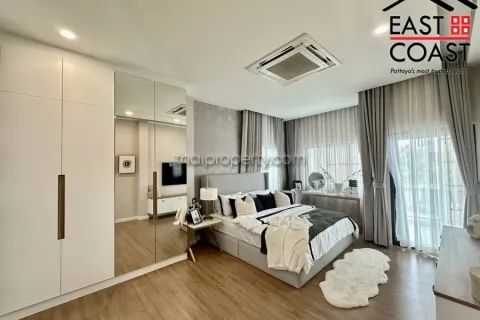Casa de 4 dormitorios en Pattaya, Tailandia № 213411 - foto 16