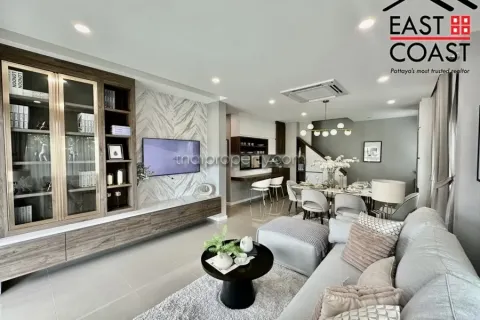 Casa de 4 dormitorios en Pattaya, Tailandia № 213411 - foto 4