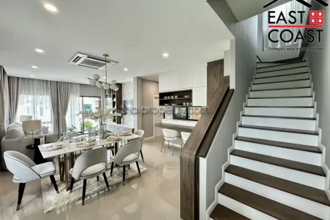 Casa de 4 dormitorios en Pattaya, Tailandia № 213411 - foto 6