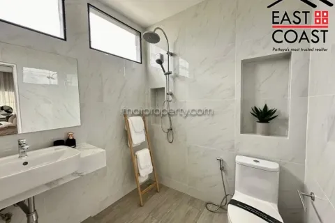 Casa de 4 dormitorios en Pattaya, Tailandia № 213411 - foto 15
