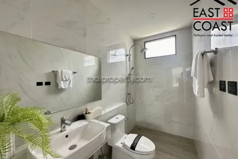 Casa de 4 dormitorios en Pattaya, Tailandia № 213411 - foto 9