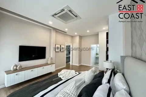 Casa de 4 dormitorios en Pattaya, Tailandia № 213411 - foto 17