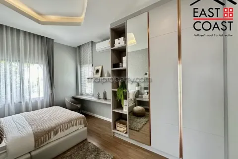 Casa de 4 dormitorios en Pattaya, Tailandia № 213411 - foto 12