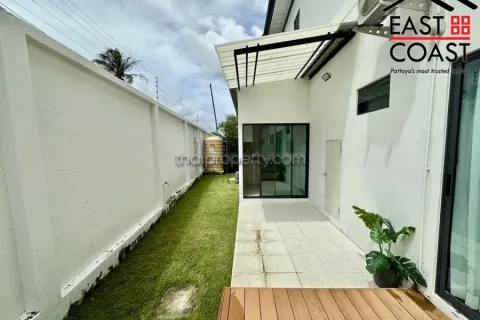 Casa de 4 dormitorios en Pattaya, Tailandia № 213410 - foto 16