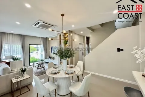 Casa de 4 dormitorios en Pattaya, Tailandia № 213410 - foto 4