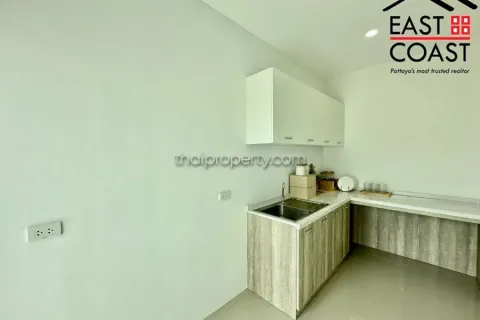 Casa de 4 dormitorios en Pattaya, Tailandia № 213410 - foto 15