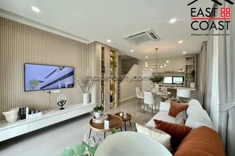 Casa de 4 dormitorios en Pattaya, Tailandia № 213410 - foto 3