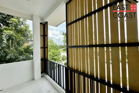 Casa de 4 dormitorios en Pattaya, Tailandia № 213410 - foto 14