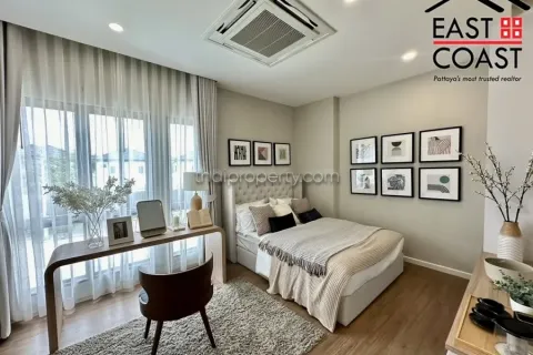Casa de 4 dormitorios en Pattaya, Tailandia № 213410 - foto 12