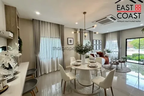 Casa de 4 dormitorios en Pattaya, Tailandia № 213410 - foto 5