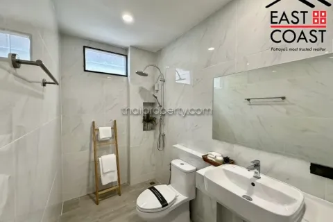 Casa de 4 dormitorios en Pattaya, Tailandia № 213410 - foto 11
