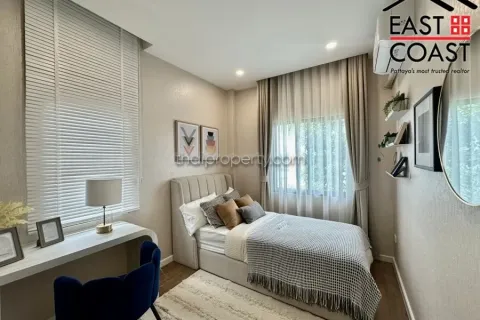 Casa de 4 dormitorios en Pattaya, Tailandia № 213410 - foto 9