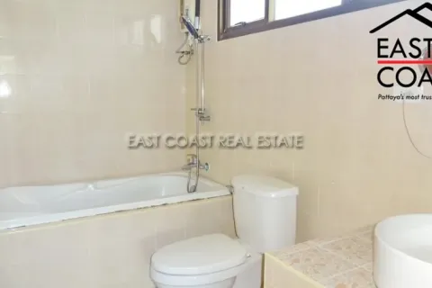 Casa de 3 dormitorios en Jomtien Beach, Pattaya, Tailandia № 213412 - foto 11