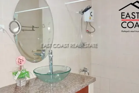 Casa de 3 dormitorios en Jomtien Beach, Pattaya, Tailandia № 213412 - foto 15