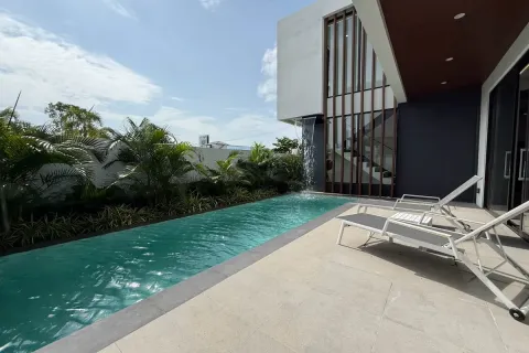 Casa de 4 dormitorios en Pattaya, Tailandia № 212211 - foto 15
