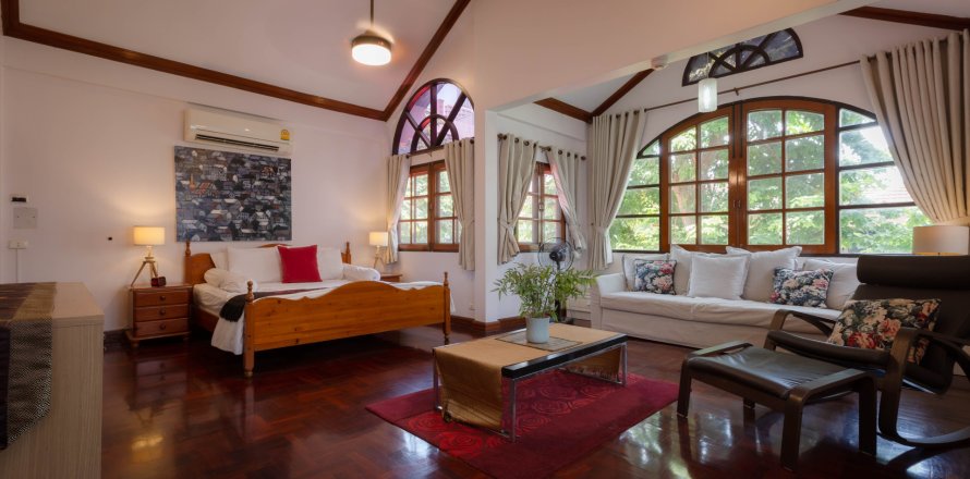 Дом в Хуай Кванге, Бангкок, Таиланд с 4 спальнями  № 138319