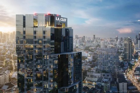 Condo in Bangkok, Thailand, 2 bedrooms  № 166047