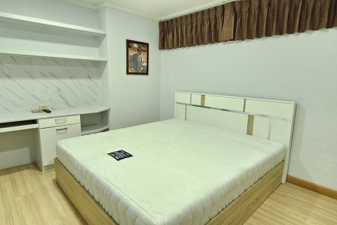 Condo in Watthana, Bangkok, Thailand, 2 bedrooms  № 159350 - photo 11