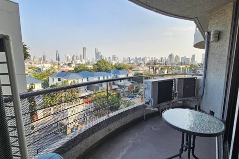 Condo in Watthana, Bangkok, Thailand, 2 bedrooms  № 159350 - photo 14