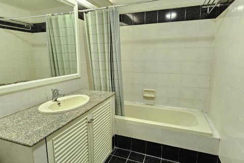 Condo in Watthana, Bangkok, Thailand, 2 bedrooms  № 159350 - photo 13