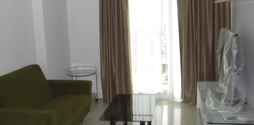 Studio in the Condo in Watthana, Bangkok, Thailand  № 159347