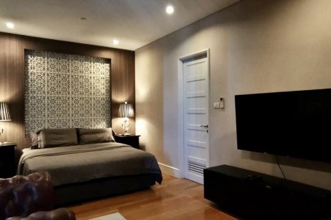 Condo in Khlong Toei, Bangkok, Thailand, 3 bedrooms  № 133939 - photo 2