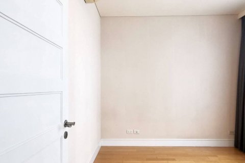 Condo in Khlong Toei, Bangkok, Thailand, 3 bedrooms  № 133939 - photo 17