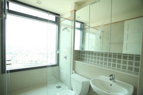 Condo in Khlong Toei, Bangkok, Thailand, 3 bedrooms  № 133939 - photo 14