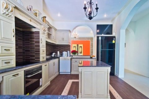 House in Pattaya, Thailand 8 bedrooms № 172043 - photo 11