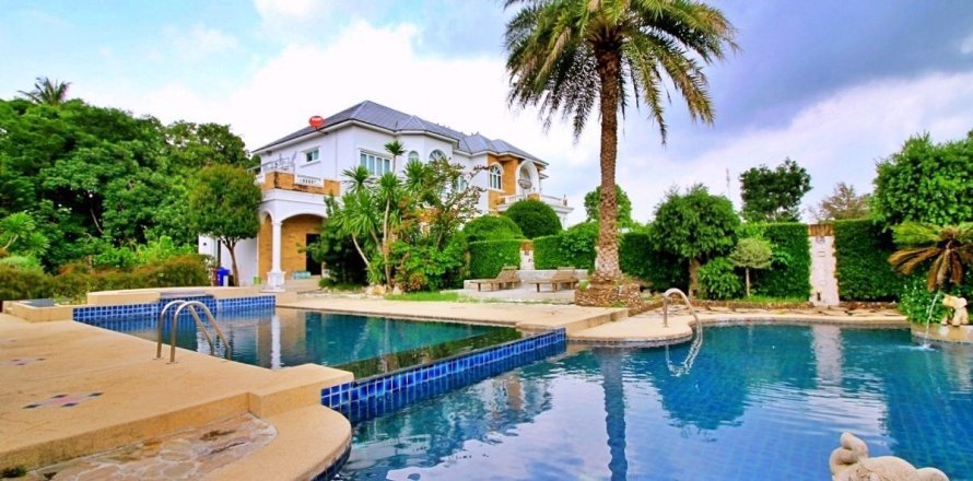 House in Pattaya, Thailand 8 bedrooms № 172043