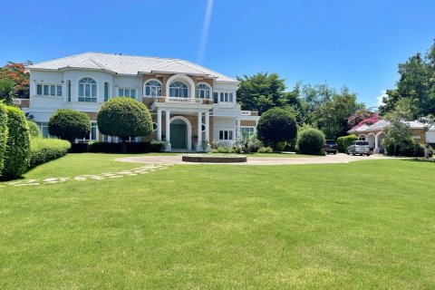 House in Pattaya, Thailand 8 bedrooms № 172043 - photo 3