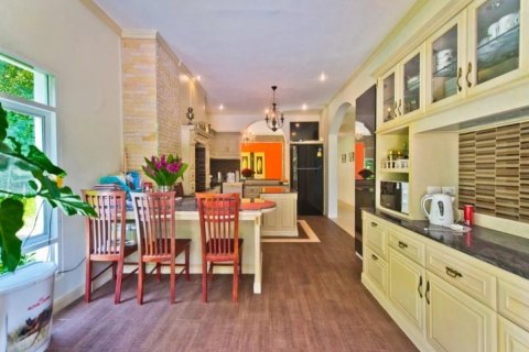 House in Pattaya, Thailand 8 bedrooms № 172043 - photo 7