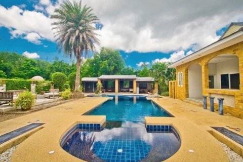 House in Pattaya, Thailand 8 bedrooms № 172043 - photo 14