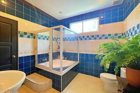 House in Pattaya, Thailand 8 bedrooms № 172043 - photo 15