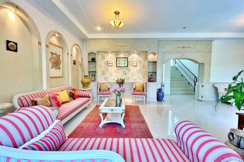 House in Pattaya, Thailand 8 bedrooms № 172043 - photo 19