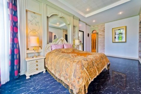 House in Pattaya, Thailand 8 bedrooms № 172043 - photo 6
