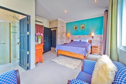 House in Pattaya, Thailand 8 bedrooms № 172043 - photo 9