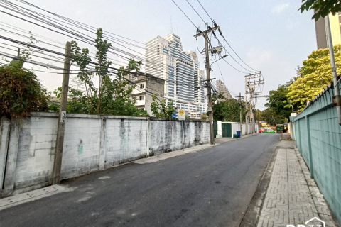 Land in Bangkok, Thailand 264 sq.m. № 189733