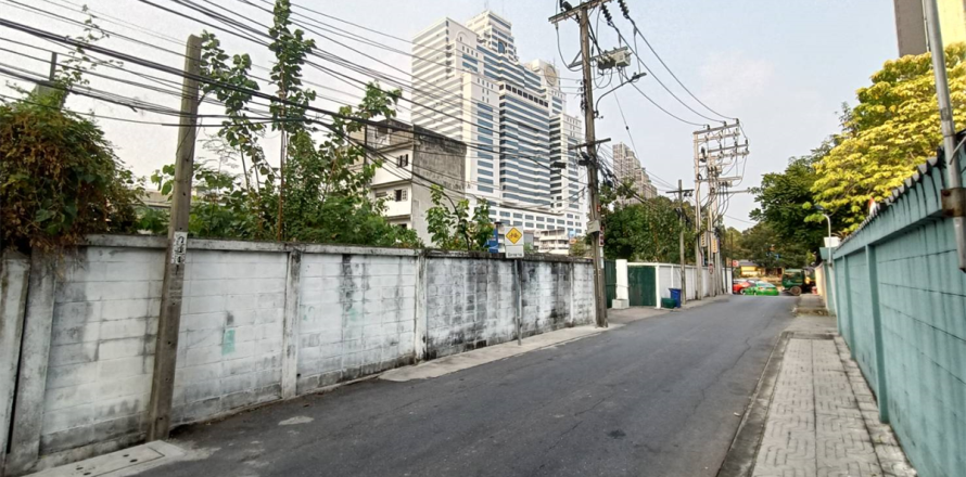 Land in Bangkok, Thailand 264 sq.m. № 189733