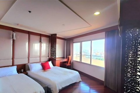 Кондоминиум с 3 спальнями в Банг Пхлате, Бангкок, Таиланд № 152563 - фото 8