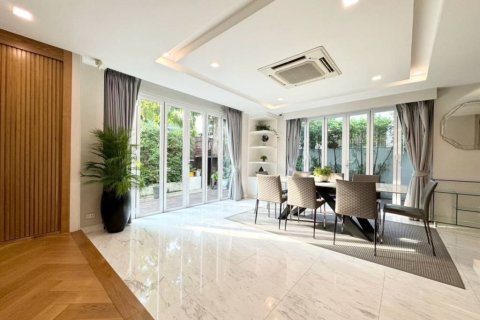 House in Bangkok, Thailand 5 bedrooms № 152564 - photo 5